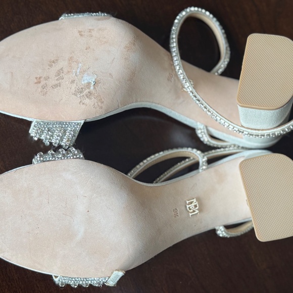 Badgley Mischka Ivory Heels - Picture 4 of 4